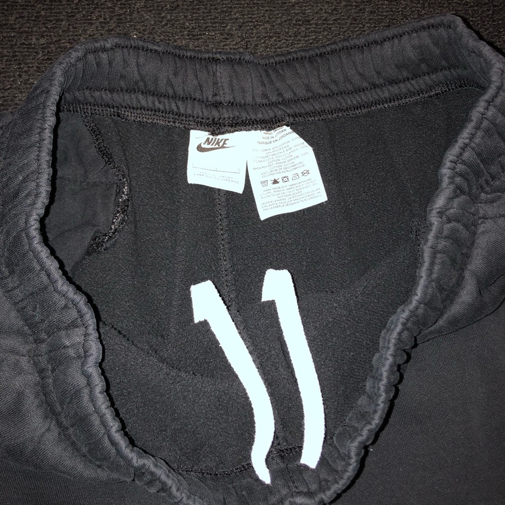 Nike Sweat-shorts. Size Large. Black Color. - Picture 7 of 10